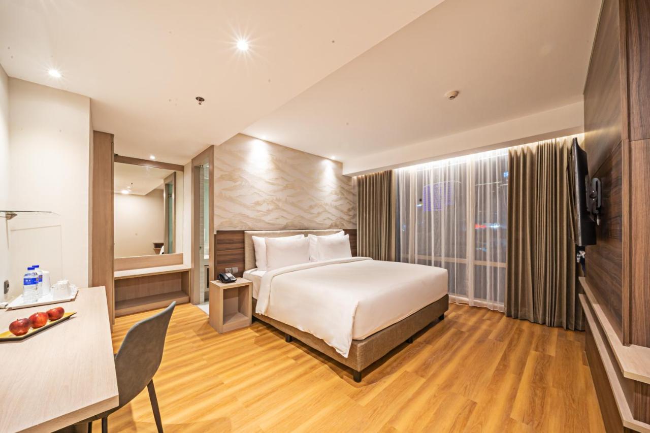 Platinum Hotel Tunjungan Surabaya Exterior foto