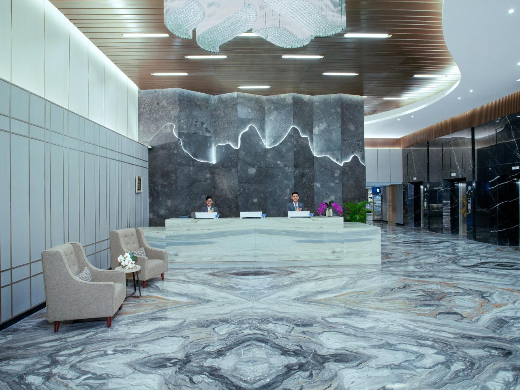 Platinum Hotel Tunjungan Surabaya Exterior foto